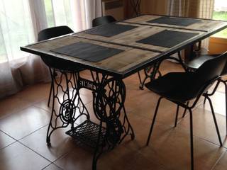 Table à dîner, Lilou de la palette Lilou de la palette Industrial style dining room