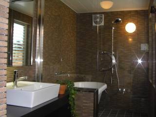 ひかりとかぜが通り抜ける空間, 羽鳥建築設計室 羽鳥建築設計室 Eclectic style bathrooms
