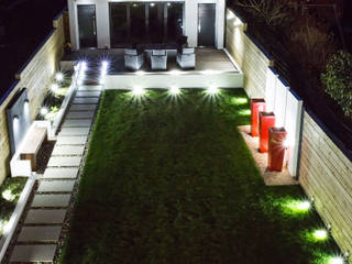 Lights in the Garden GK Architects Ltd Jardines de estilo moderno Iluminación