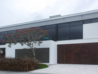 CASA HAYASHI, Thiago Borges Mendes Arquitetura Thiago Borges Mendes Arquitetura Modern Evler