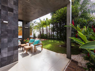 RESIDÊNCIA RMJ, Felipe Bueno Arquitetura Felipe Bueno Arquitetura Moderner Balkon, Veranda & Terrasse