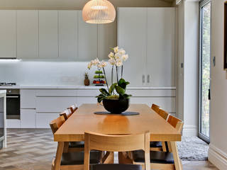 Modern Style Meets Substance, Studio Hopwood Studio Hopwood Modern Dining Room