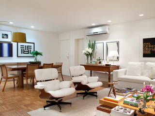 Apartamento em São Conrado com frescor e móveis de família, Angela Medrado Arquitetura + Design Angela Medrado Arquitetura + Design 客廳