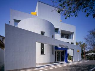S Clinic ＋ Residennce, 久保田章敬建築研究所 久保田章敬建築研究所 Espacios comerciales