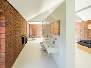 LIVING GARDEN HOUSE , KWK Promes KWK Promes Moderne Badezimmer