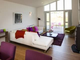Take Off, Una St Ives, iroka iroka Modern living room
