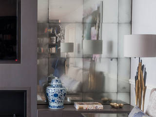 Antiqued Mirror Glass, Rupert Bevan Ltd Rupert Bevan Ltd Classic style living room