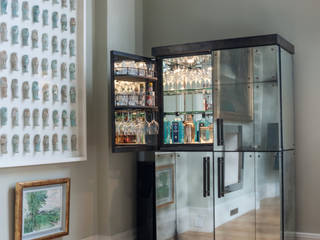 Cocktail Cabinet with Antiqued Mirror Glass Rupert Bevan Ltd Eklektik Yemek Odası Şarap Rafları