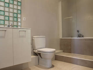 Appartement locatif T6 à Strasbourg, Agence ADI-HOME Agence ADI-HOME Phòng tắm phong cách hiện đại