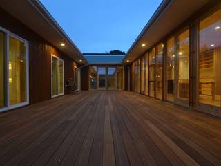 Taketoyo U House, 木の家株式会社 木の家株式会社 Varandas, marquises e terraços ecléticos