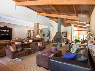 Residencia AO, Saspadini e Schlavon Saspadini e Schlavon Country style living room