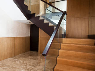 Fed-house, ORT-interiors ORT-interiors Minimalist corridor, hallway & stairs