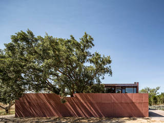 Three Courtyards House, Miguel Marcelino, Arq. Lda. Miguel Marcelino, Arq. Lda. Nowoczesne domy