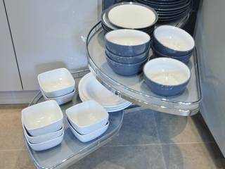 Corner space storage ideas to easily reach everything Kitchencraft Modern Kitchen