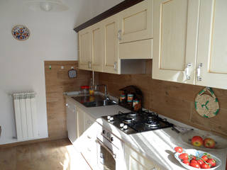 Spazio cucina: dagli anni '70 al country chic, RGROOM RGROOM Rustic style kitchen Wood Wood effect