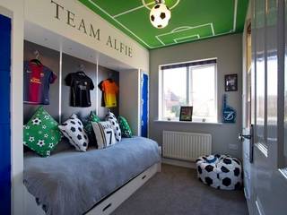 FOOTBALL BEDROOM FOR 360 INTERIOR DESIGN, COOPER BESPOKE JOINERY LTD COOPER BESPOKE JOINERY LTD Modern style bedroom