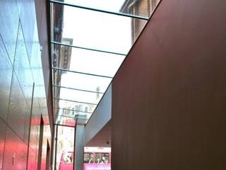 Glass Linkway, Glass Canopy and Switchable Glass Screens in Putney Solicters Offices, Ion Glass Ion Glass مساحات تجارية