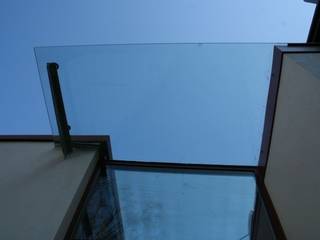 Glass Linkway, Glass Canopy and Switchable Glass Screens in Putney Solicters Offices, Ion Glass Ion Glass مساحات تجارية