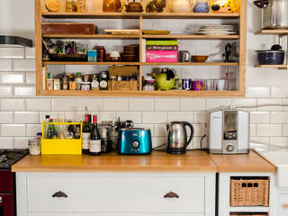 Painted kitchen, Clachan Wood Clachan Wood ห้องครัวตู้เก็บของและชั้นวางของ