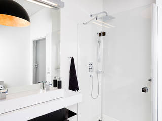 Minimalistyczna łazienka od LUXUM, Luxum Luxum Minimalistyczna łazienka