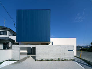 ３ＢＯＸ ＨＯＵＳＥ, ＩＳＤアーキテクト一級建築士事務所 ＩＳＤアーキテクト一級建築士事務所 モダンな 家 アルミニウム/亜鉛 青色