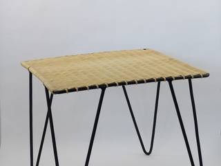 Table d'appoint métal et rotin années 50 / French mid century rattan end table, DOMOV DOMOV Salas de estar minimalistas