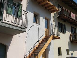 Abitazione su tre livelli in centro storico - Trentino orientale, Modena Architetto Giovanni Modena Architetto Giovanni Maisons rustiques