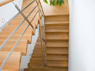 Treppen, Holzmanufaktur Ballert e.K. Holzmanufaktur Ballert e.K. Minimalistischer Flur, Diele & Treppenhaus