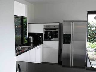Zwart wit Keuken, DIEVORM B.V. DIEVORM B.V. Modern kitchen Electronics