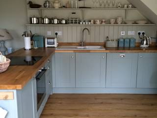 Hollyhock Cottage kitchen Rooms with a View Cocinas de estilo rural Armarios y estanterías