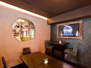 Ресторан пан-азиатской кухни Makao-Club, Васечкин Design Васечкин Design Tropical style living room