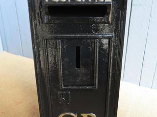 Royal Mail Original Post and Pillar Boxes , UKAA | UK Architectural Antiques UKAA | UK Architectural Antiques Jardines de estilo clásico