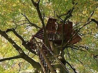 Baumhaus im Schlosspark, Luftschlösser Luftschlösser Balcones y terrazas de estilo ecléctico