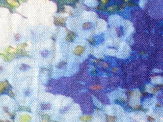 WASHED LILY & VIOLET LINEN CUSHION , Suzanne Goodwin Suzanne Goodwin 现代客厅設計點子、靈感 & 圖片