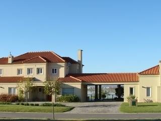 The Lake House, FamilyHouses FamilyHouses Casas de estilo mediterráneo