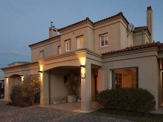 The Lake House, FamilyHouses FamilyHouses Casas de estilo mediterráneo