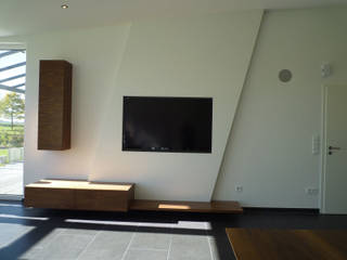 Penthous Wohnzimmer, teamlutzenberger teamlutzenberger Living roomTV stands & cabinets