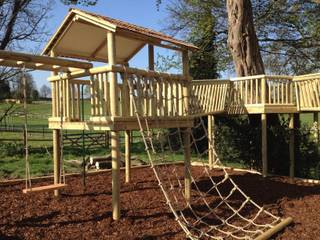 Premium Treehouse System in Surrey, Gardenatics Limited Gardenatics Limited Сад в стиле кантри