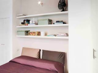 casa di ringhiera, marta novarini architetto marta novarini architetto Phòng ngủ phong cách hiện đại