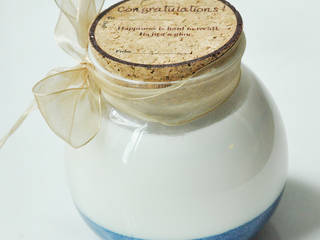Aroma Soy Wax Candles, The House of Folklore The House of Folklore Dormitorios de estilo colonial