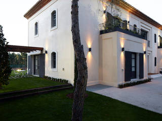 HOUSE IN VALDEMARIN, Serrano Suñer Arquitectura Serrano Suñer Arquitectura クラシカルな 家