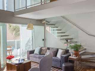 Apartamento Duplex, GUSTAVO GARCIA ARQUITETURA E DESIGN GUSTAVO GARCIA ARQUITETURA E DESIGN Classic style living room