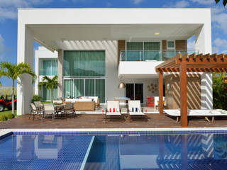 Residência Paraíso do Mar, Pinheiro Martinez Arquitetura Pinheiro Martinez Arquitetura 現代房屋設計點子、靈感 & 圖片 木頭 White