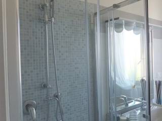 New look per un appartamento di 70 mq a Terni, EFFEtto Home Staging EFFEtto Home Staging Baños modernos Bañeras y duchas