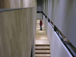 Project X Almere, Rene van Zuuk Architekten bv Rene van Zuuk Architekten bv Modern Corridor, Hallway and Staircase