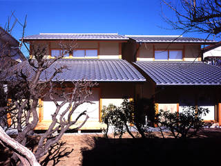 鎌倉の舎, 松井建築研究所 松井建築研究所 Eclectic style houses
