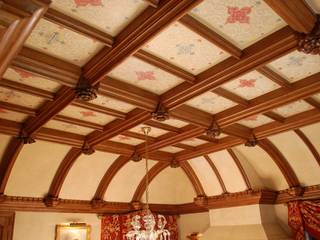 Curved beamed ceiling Arttus Pasillos, vestíbulos y escaleras clásicas