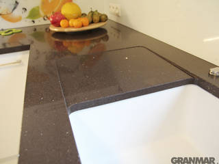 Konglomerat kwarcowy Marrone Stardust - blat kuchenny , GRANMAR Borowa Góra - granit, marmur, konglomerat kwarcowy GRANMAR Borowa Góra - granit, marmur, konglomerat kwarcowy Modern kitchen