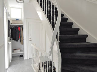 homify Classic style corridor, hallway and stairs