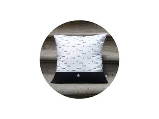 Housse de coussin noir et blanc géometrique et petite étoile blanche, CF Decoration CF Decoration Dormitorios de estilo moderno